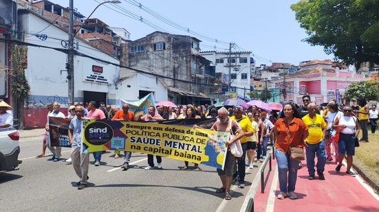 Representantes do Sindseps foram às ruas do Dique do Tororó em ato a favor de políticas públicas sobre saúde mental - Divulgação