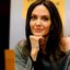 Angelina Jolie expõe traumas após divórcio com Brad Pitt: \u0027estou sem dinheiro\u0027
