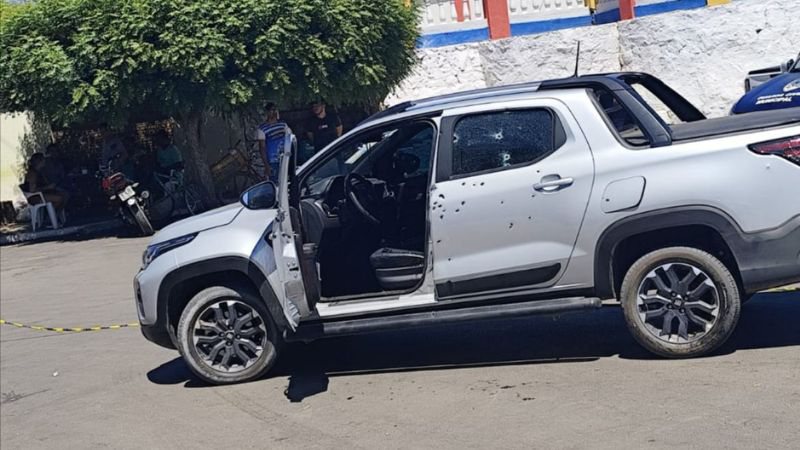 Terror na feira: Suspeitos metralham carro com criança no interior da Bahia