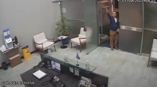 Imagem Deputado do Avante atira dentro do diretório do PSDB; veja vídeo