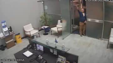 Imagem Deputado do Avante atira dentro do diretório do PSDB; veja vídeo