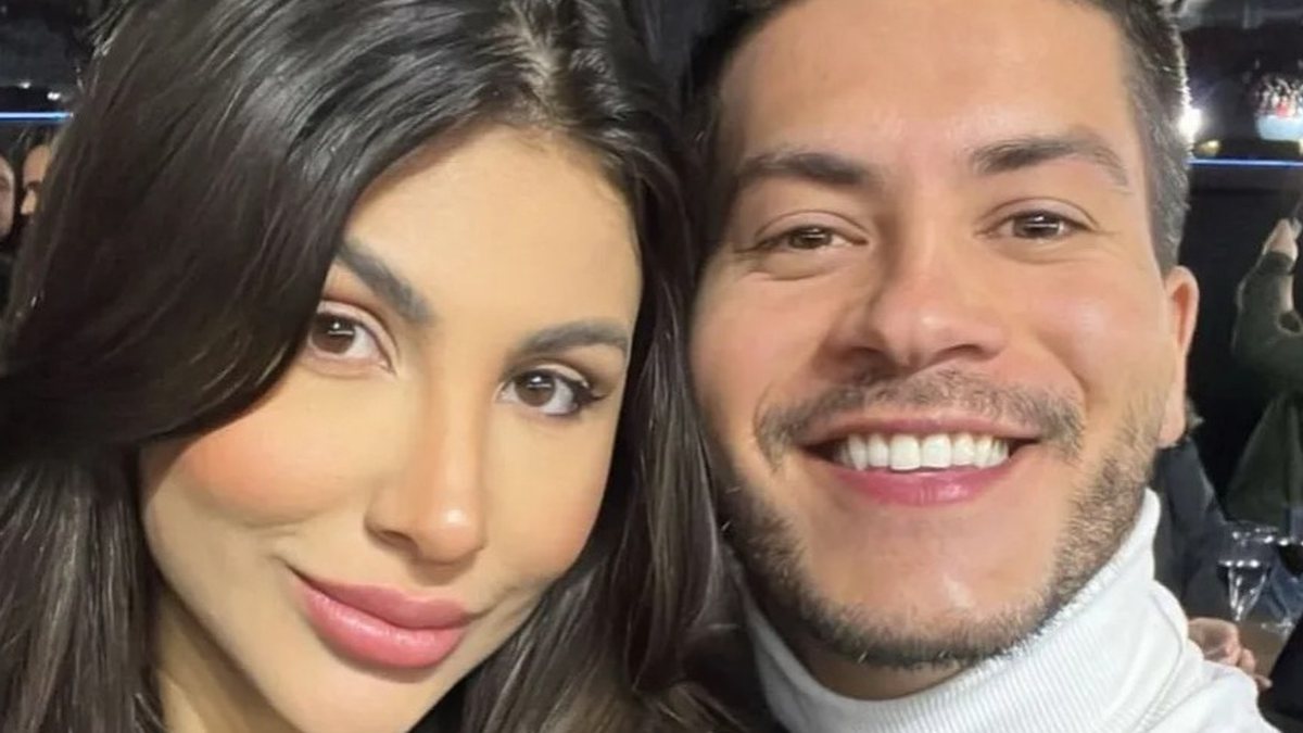 Mamãe do ano, namorada de Arthur Aguiar revela como descobriu a gravidez