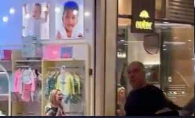 Imagem Urgente: vice-presidente do Flamengo sai na mão com torcedor em shopping; assista