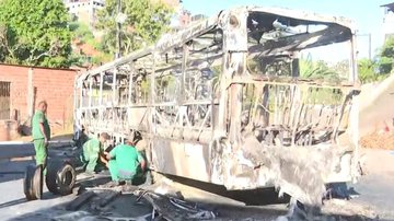 Imagem Ônibus é incendiado no bairro de Castelo Branco em Salvador
