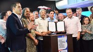 Ao lado de ministros, Jerônimo faz entrega e anúncios de obras em portos e aeroporto baianos