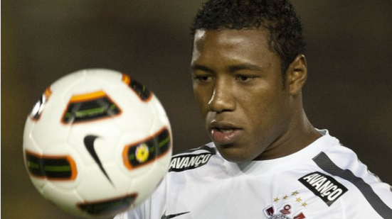 O ex-volante do Corinthians, Jucilei, é vítima de um esquema fraudulento de criptomoedas - Divulgação / Corinthians
