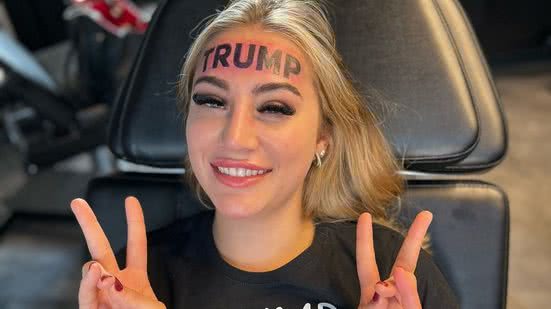 Imagem VÍDEO: Após tatuar 'Trump' na testa, influenciadora pede dinheiro na rua para remover a tatuagem