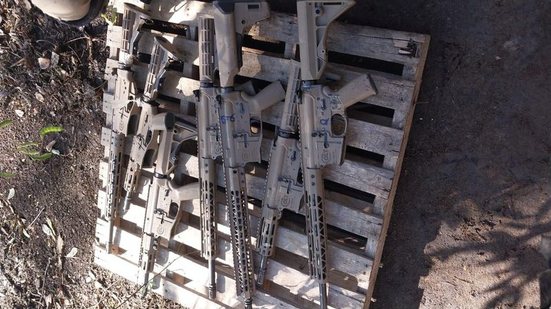 Fuzis apreendidos em operação da PM-BA em Porto Seguro. Divulgação / SSP-BA