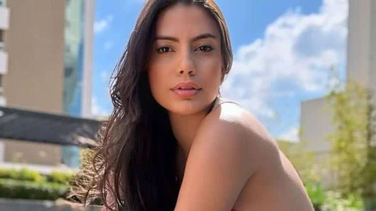 QUE CORPAÇO! Ex-BBB Nanda Bande ostenta boa forma de biquíni e ...