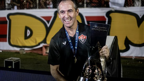 \u0022Momento especial de estar voltando\u0022, revela técnico Léo Condé sobre o Vitória