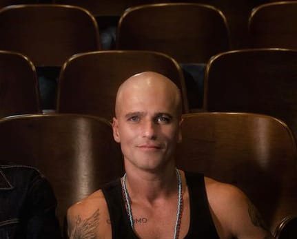 Bruno Gagliasso está 14 kg mais magro e careca; saiba motivo da transformação