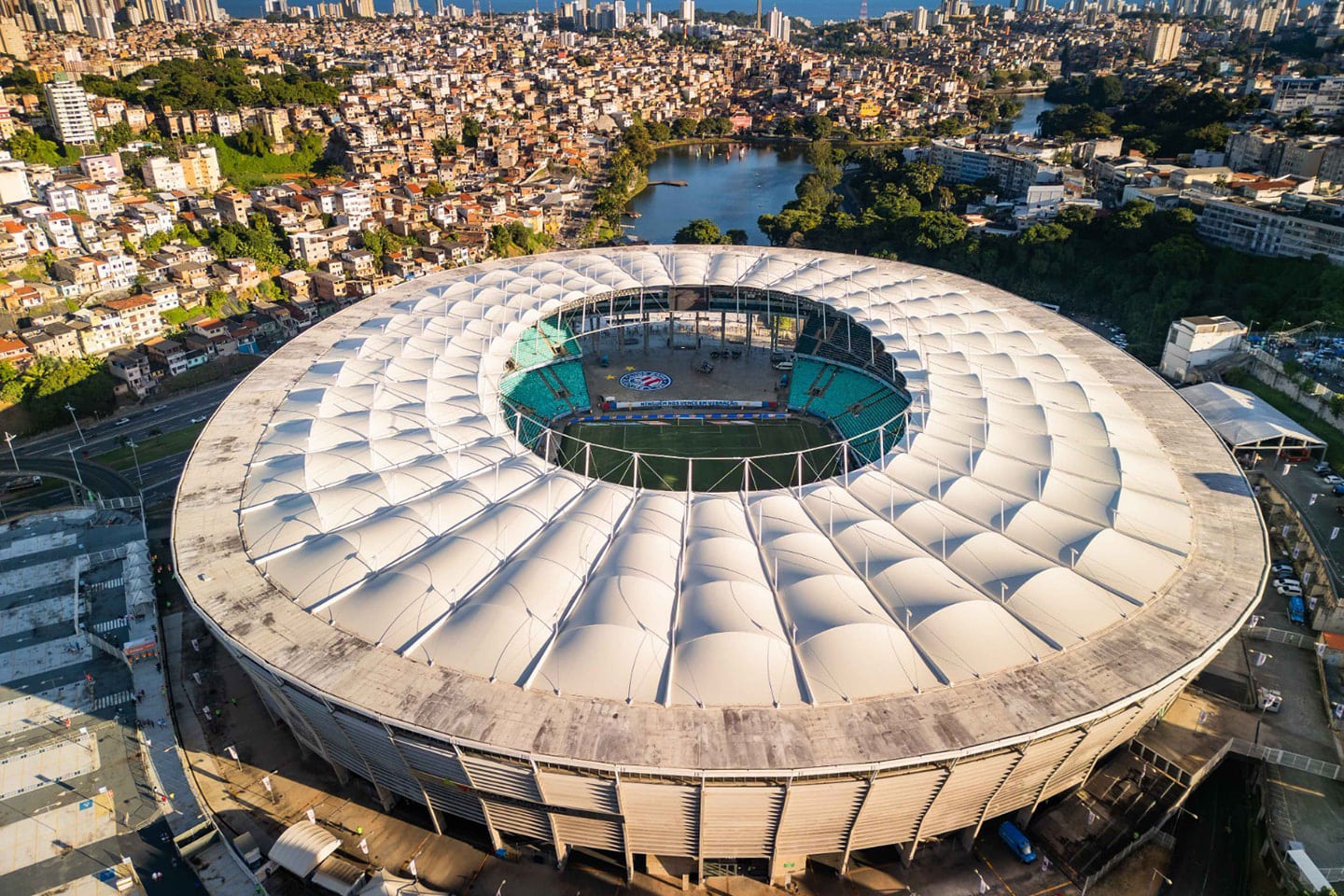 Inaugurado em 2013, a Arena Fonte Nova tem capacidade para mais de 48 mil pessoas