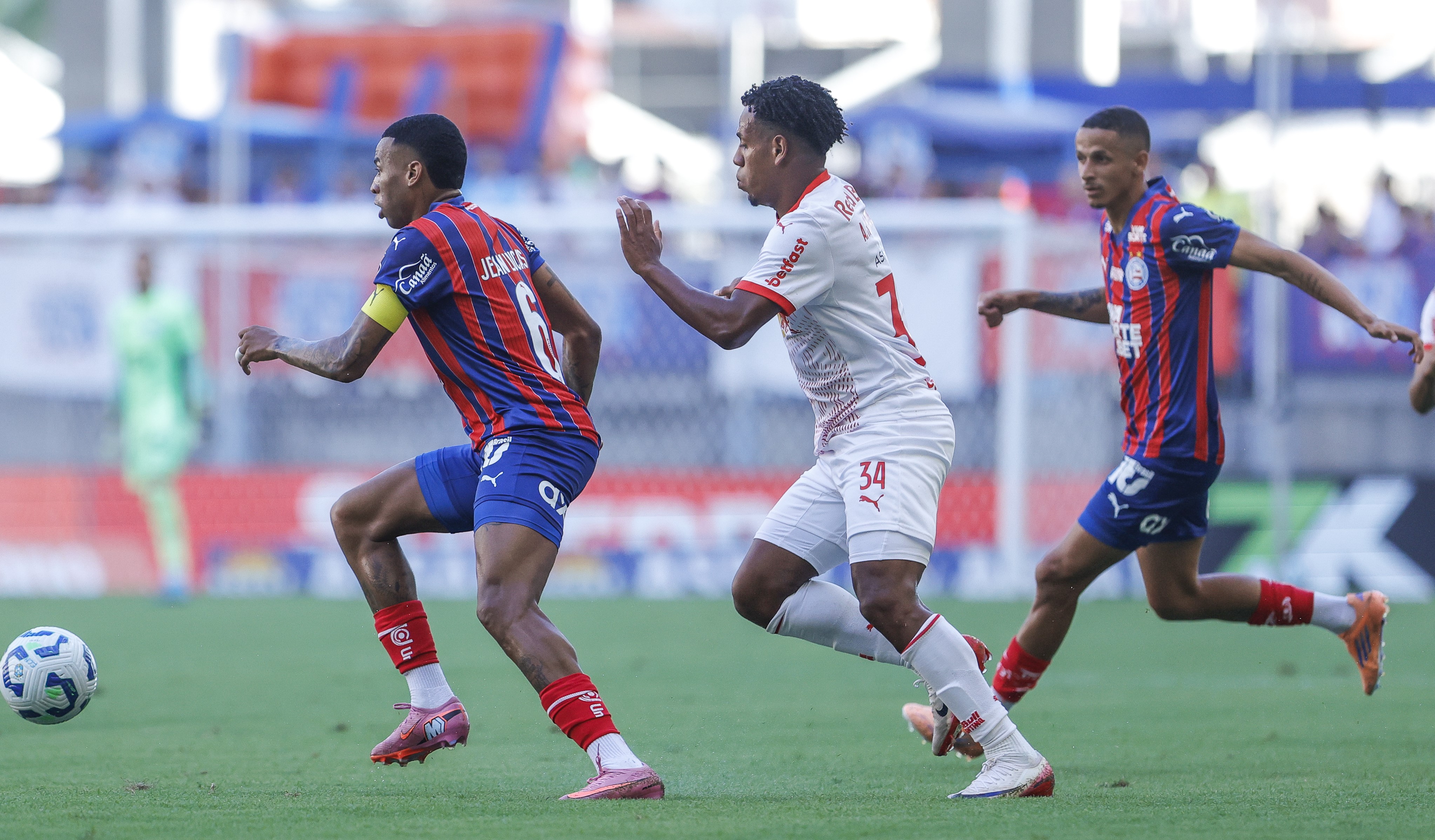 Jean e Juba vivem a expectativa de serem convocados por Ancelotti (Foto: Divulgação/EC Bahia)
