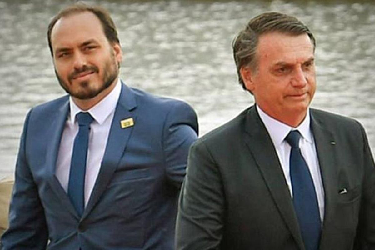 Carlos Bolsonaro culpa Lula pela prisão do pai: "O objetivo é fabricar ...