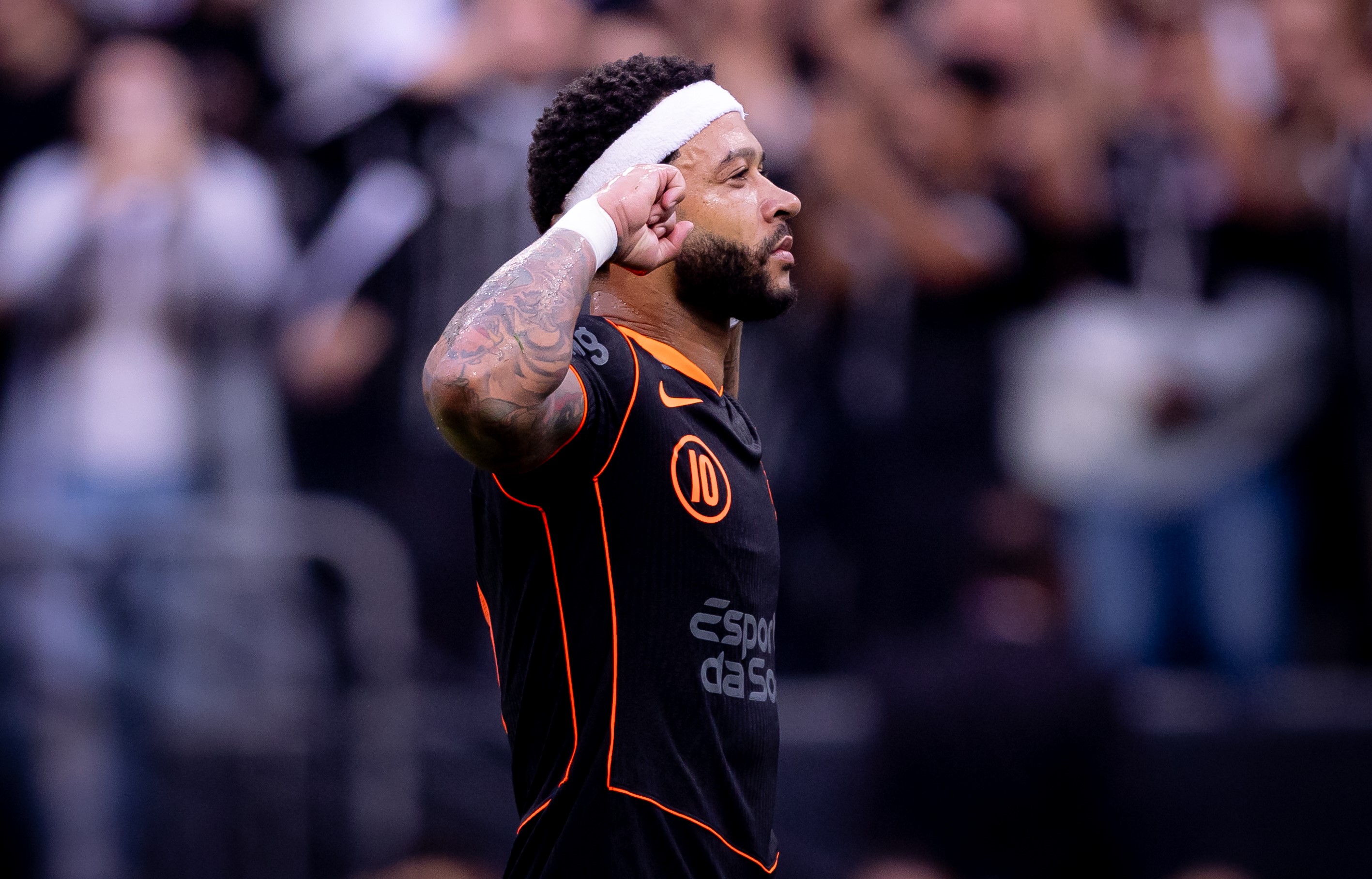 Memphis Depay em ação com a camisa do Corinthians (Foto: Divulgação/Site oficial do Corinthians)