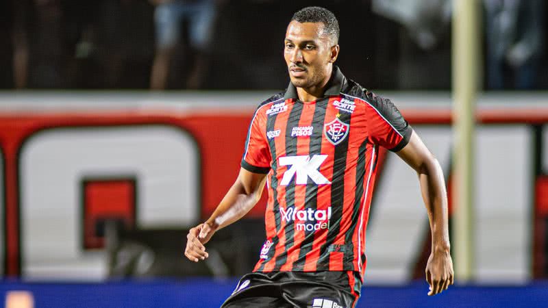 Lucas Braga com as cores do Esporte Clube Vitória - Foto: Victor Ferreira / ECV