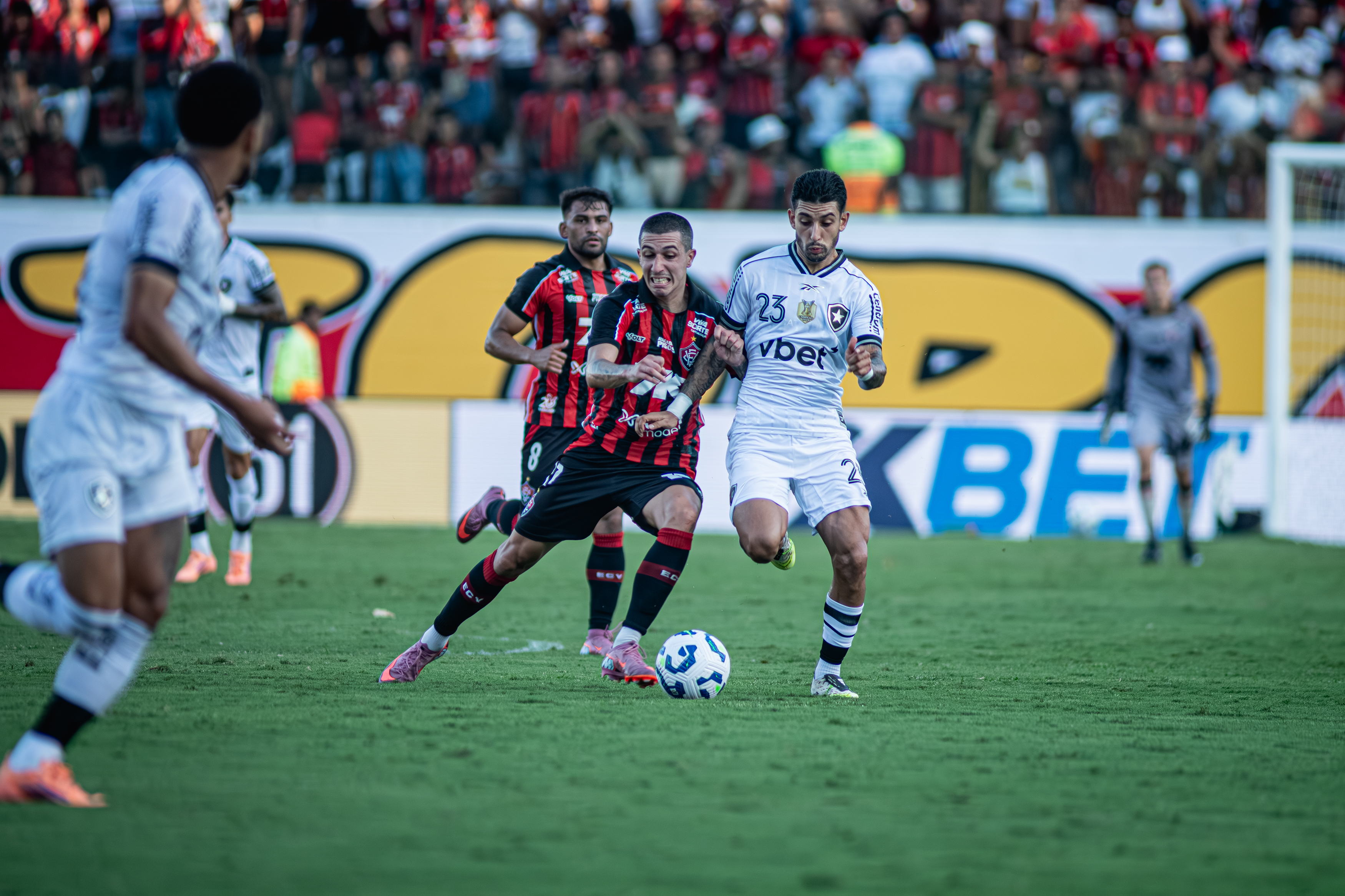 Leão foi superior, mas não conseguiu balançar as redes (Foto: Divulgação/EC Vitória)
