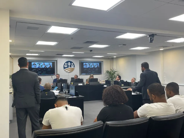 Mateusinho no julgamento do STJD (Foto: Rep/Vinícius Rodeio)