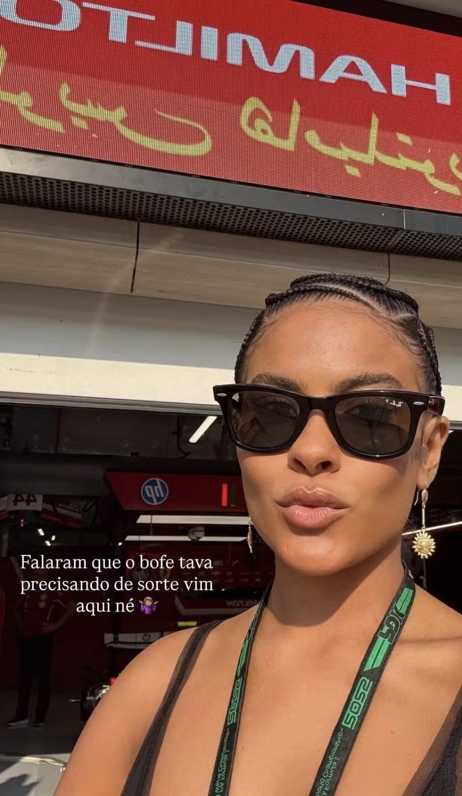 Bella Campos encontra Lewis Hamilton no Qatar e internautas vibram com momento — Foto: Reprodução do Instagram