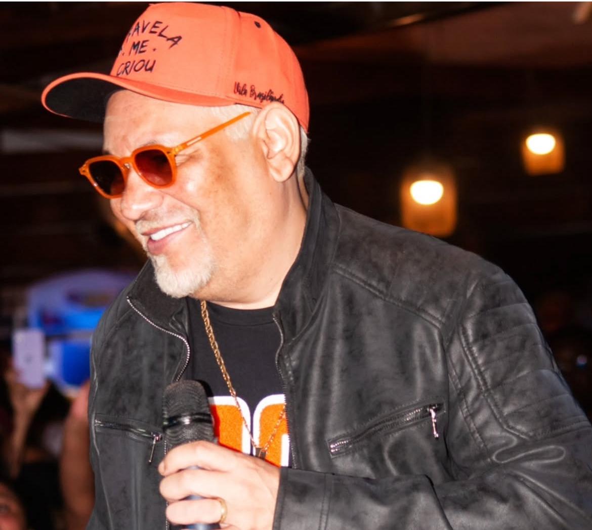 A assessoria do cantor fez uma postagem nas redes sociais comunicando o cancelamento do show