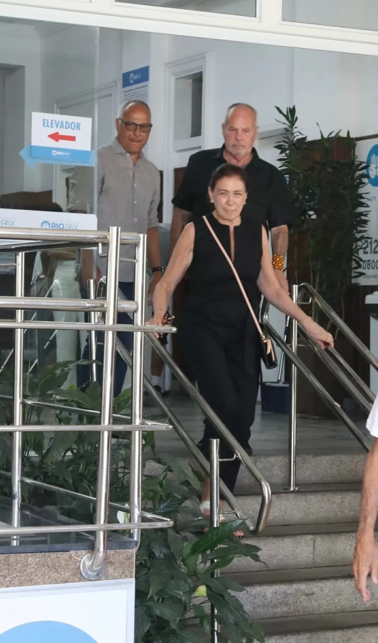 Lilia Cabral chega ao velório de Manoel Carlos Imagem: Agnews