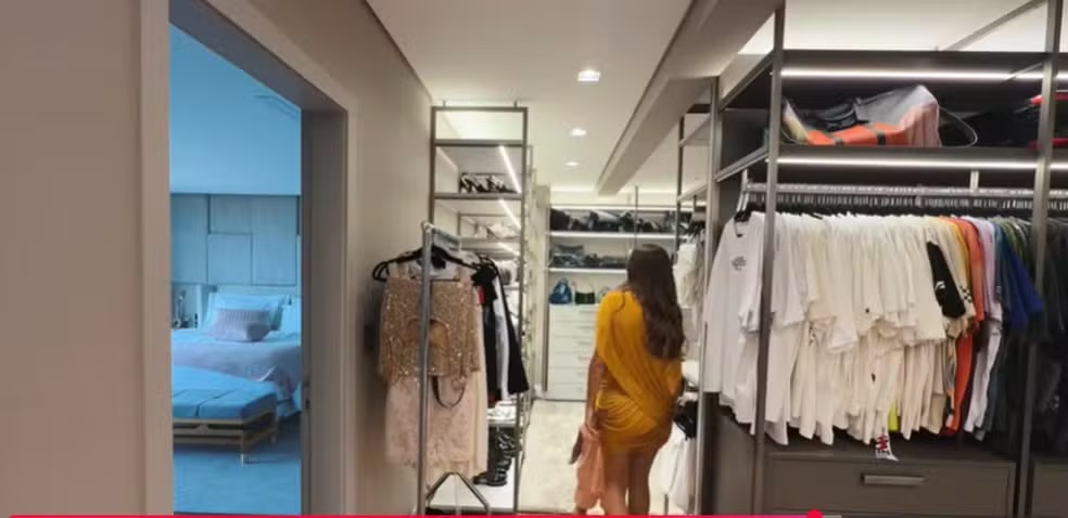 Bruna Biancardi mostra mansão que tem com Neymar em Santos — Foto ReproduçãoYouTube