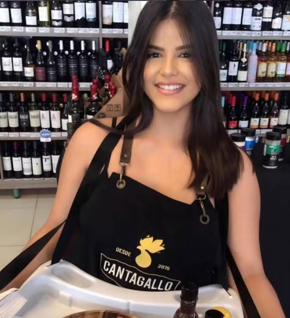 Camila Ferreira é promotora de vendas e blogueira — Foto rep instagram