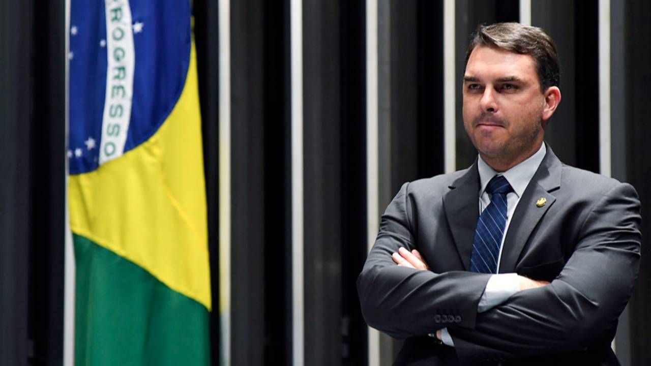 Risco de adiamento da reunião entre Trump e Flávio Bolsonaro acende alerta no PL
