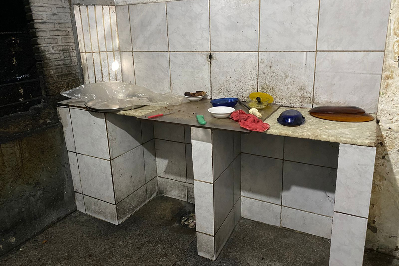Lanchonete de posto em Feira de Santana é interditada por irregularidades sanitárias