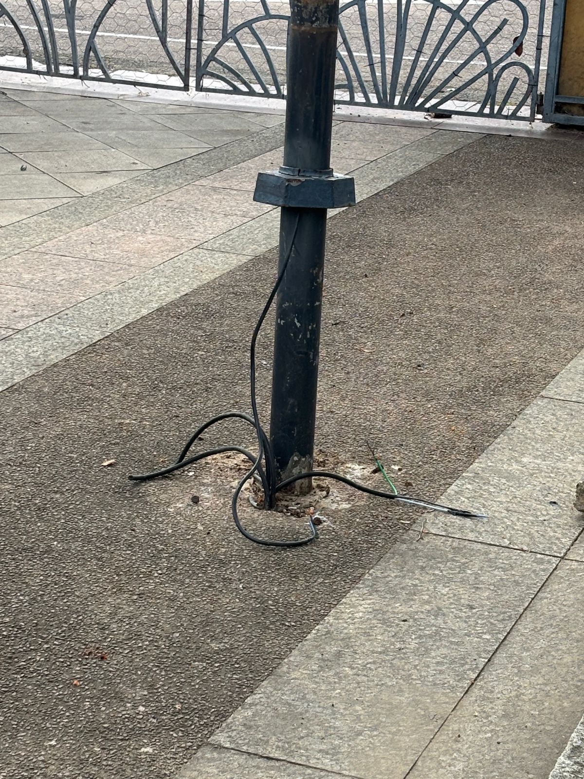 Cenário de abandono na Praça do Campo Grande