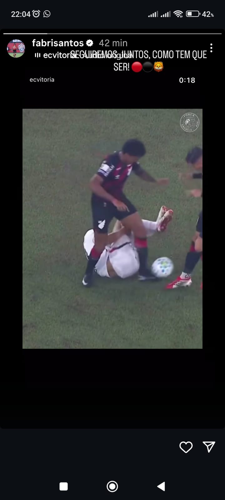 Jogadores do Vitória criticam arbitragem de jogo contra Athletico-PR