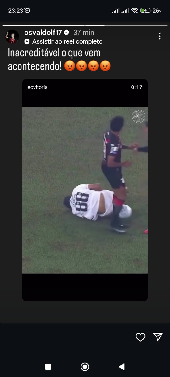 Jogadores do Vitória criticam arbitragem de jogo contra Athletico-PR