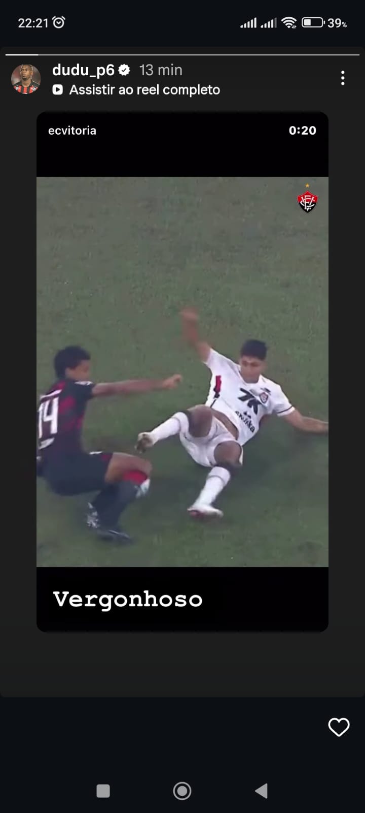 Jogadores do Vitória criticam arbitragem de jogo contra Athletico-PR