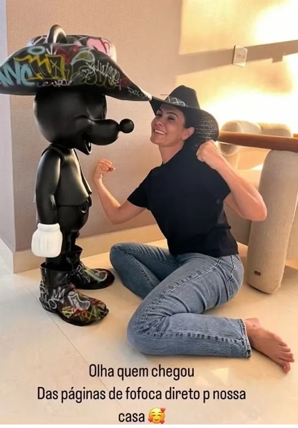 Presente dado por Jon Vlogs a Ana Castela — Foto rep instagram