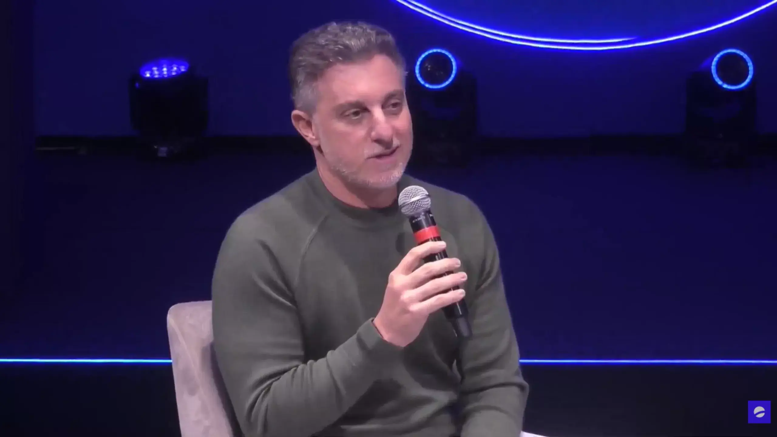 VÍDEO: Historiador baiano detona Luciano Huck após fala sobre Bolsa Família: "você nunca gostou de pobre"
