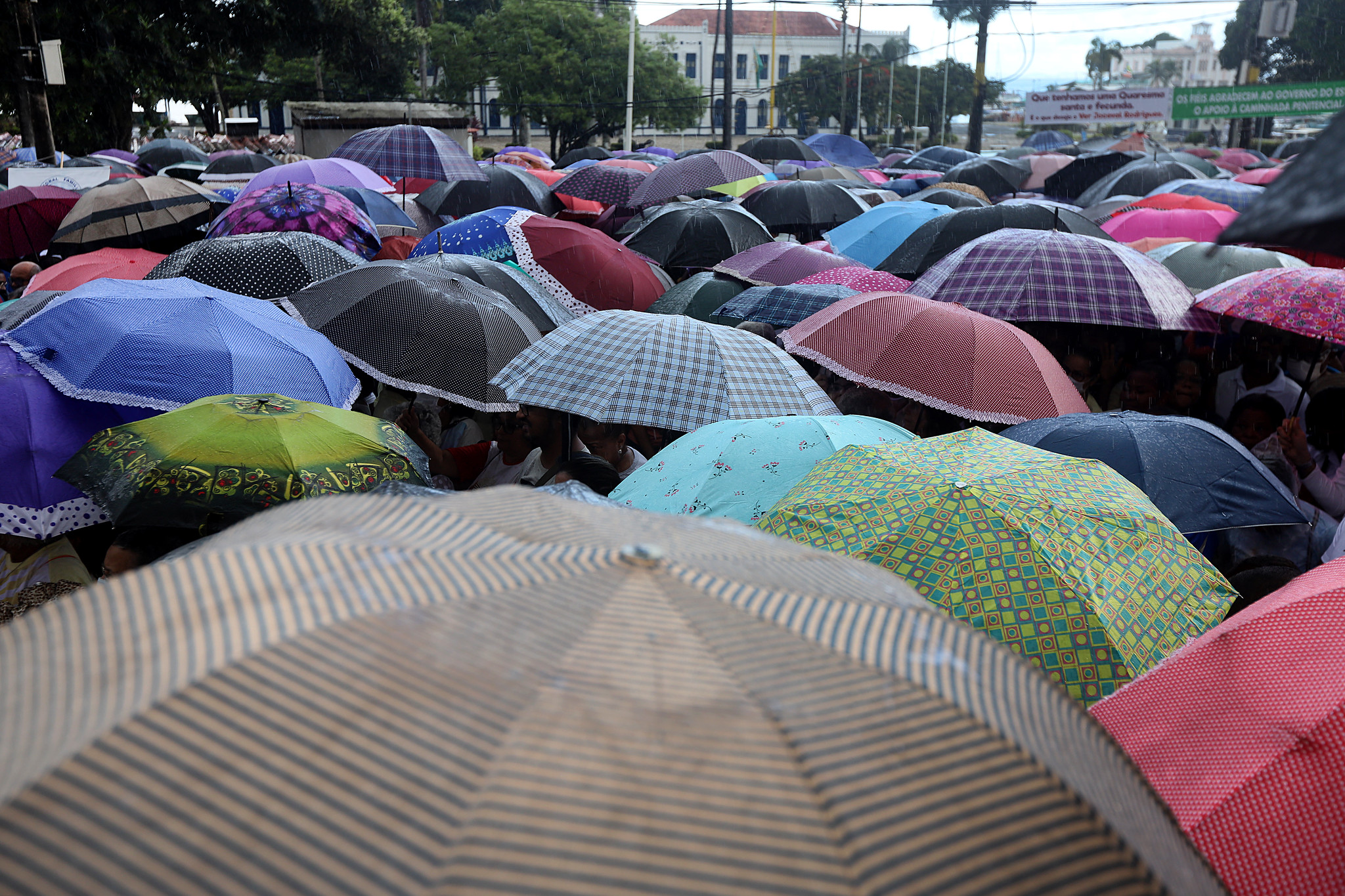 Bahia entra em rota de tempestades e Inmet emite alerta de perigo