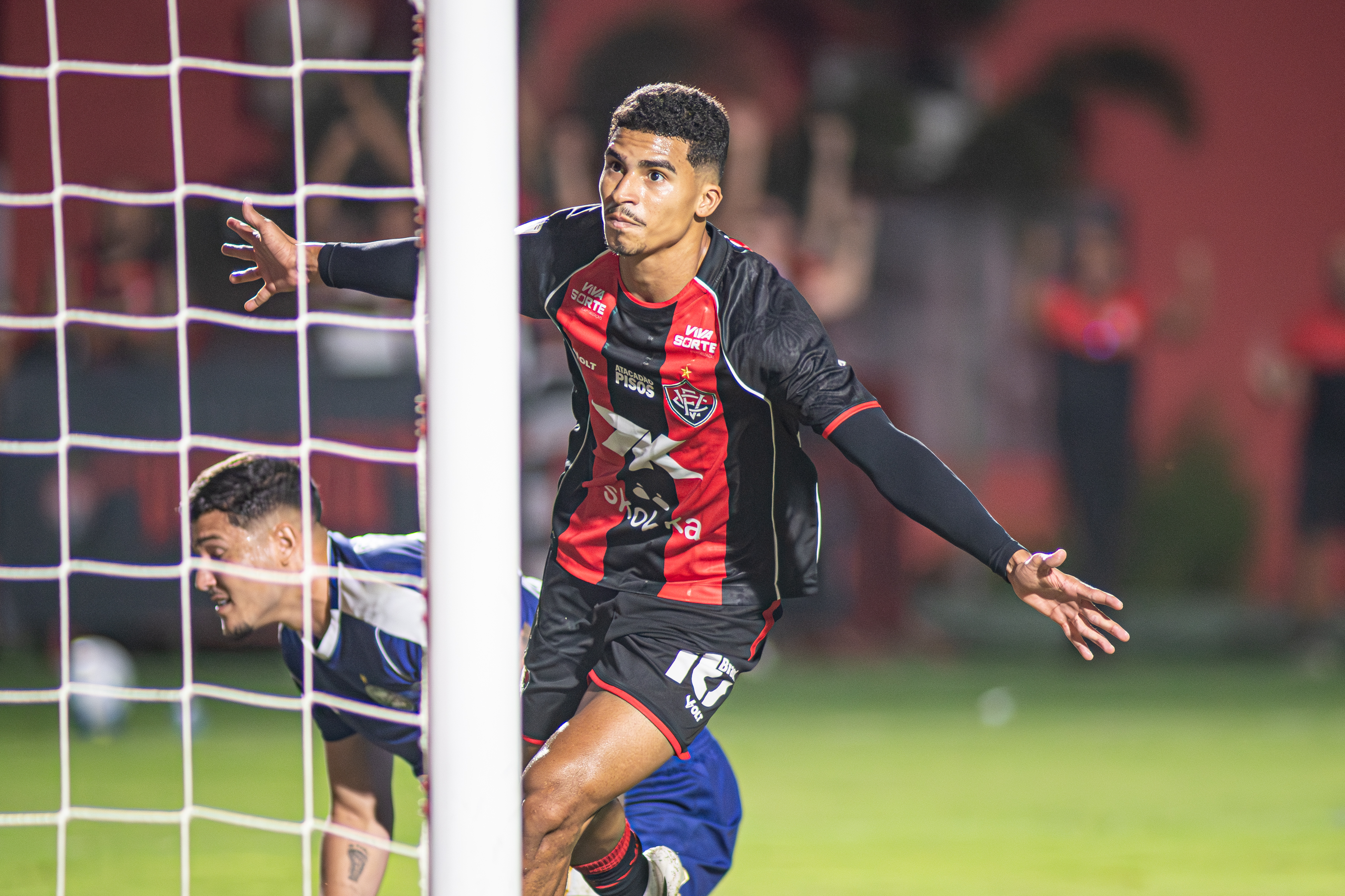 Renê participou de todos os gols do Leão no jogo (Foto: Victor Ferreira/EC Vitória)