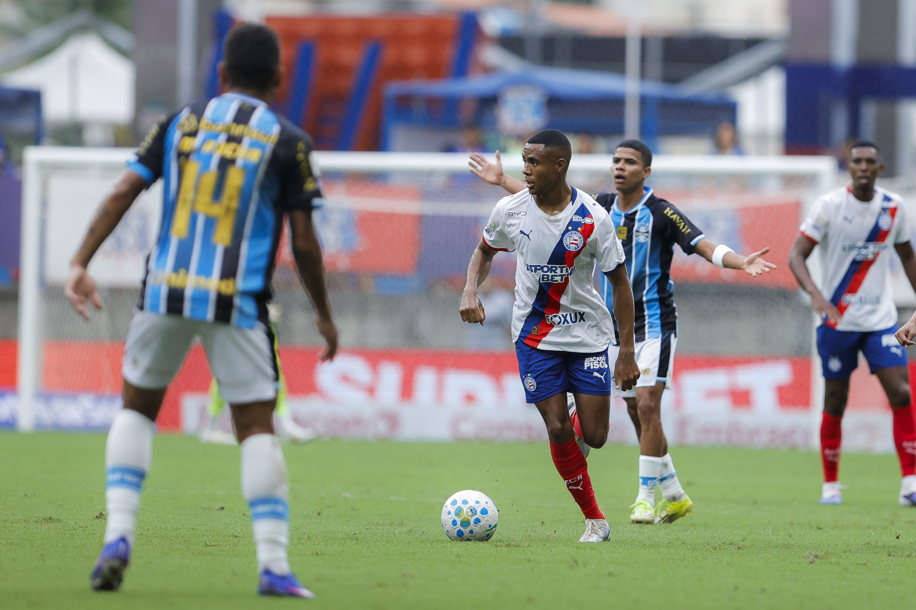 Erick ganhou a titularidade no meio-campo do Bahia (Foto: Divulgação/ECB)