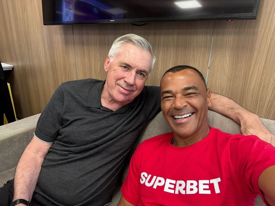 Ancelotti foi treinador de Cafu no Milan (Foto: Reprodução/Redes Sociais)