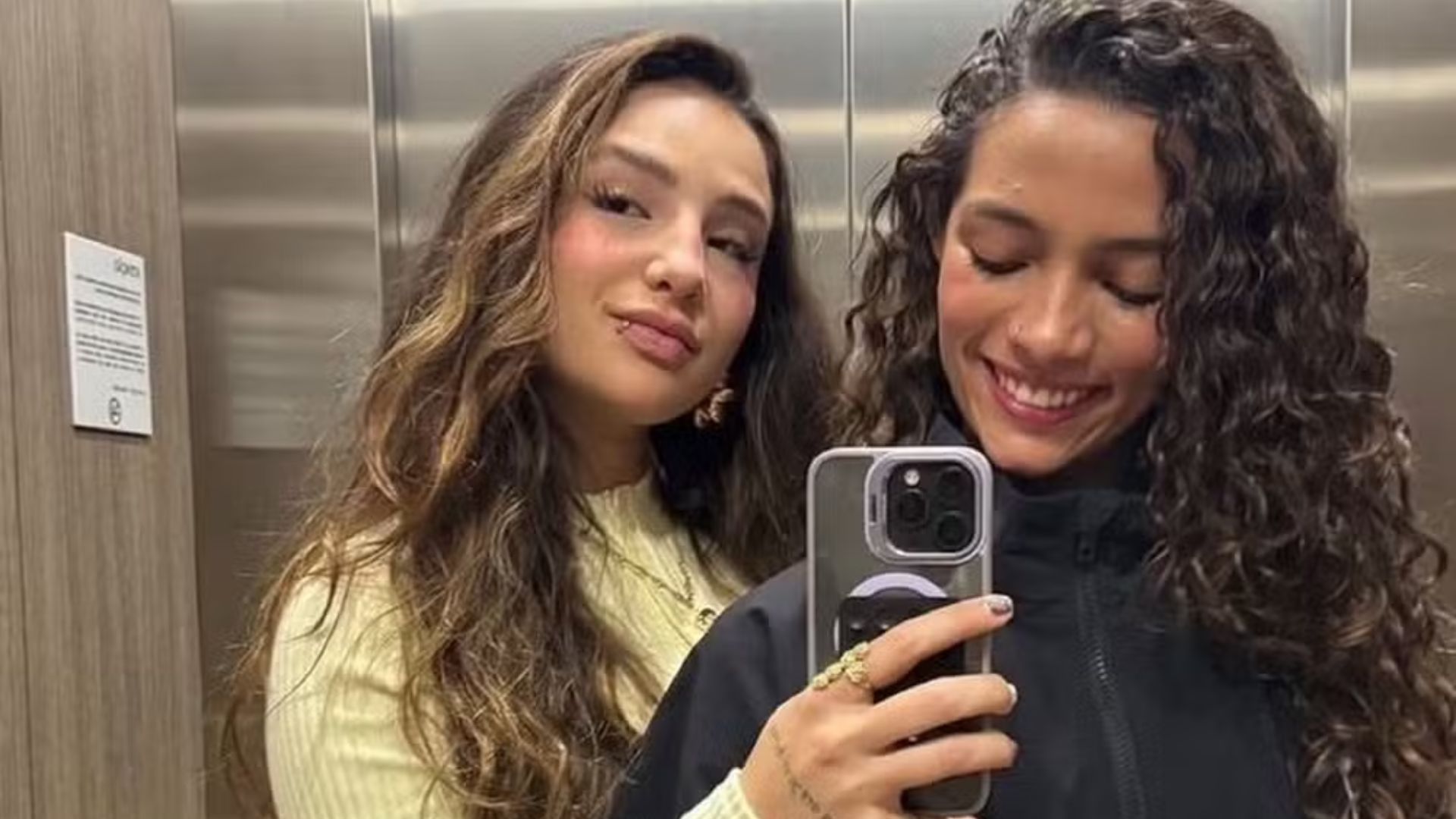 Rayssa Leal quebra silêncio sobre namoro e se declara para influenciadora: “Orgulho”