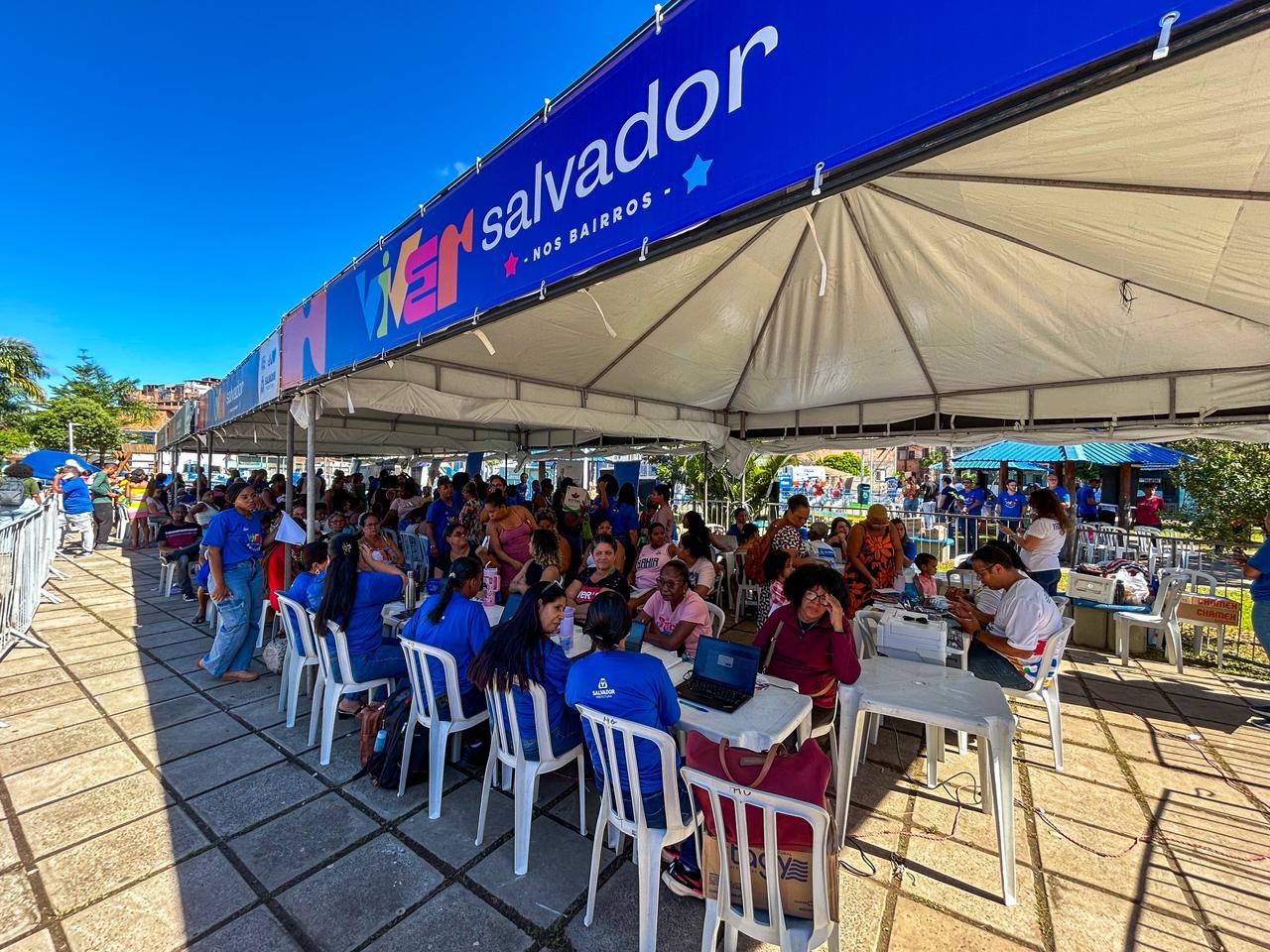 Viver Salvador nos Bairros chega a Sussuarana com reconhecimento de paternidade e segunda via de documentos