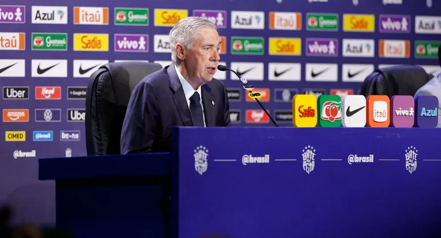 Ancelotti durante o anúncio dos 26 nomes para a Copa (Rafael Ribeiro / CBF)