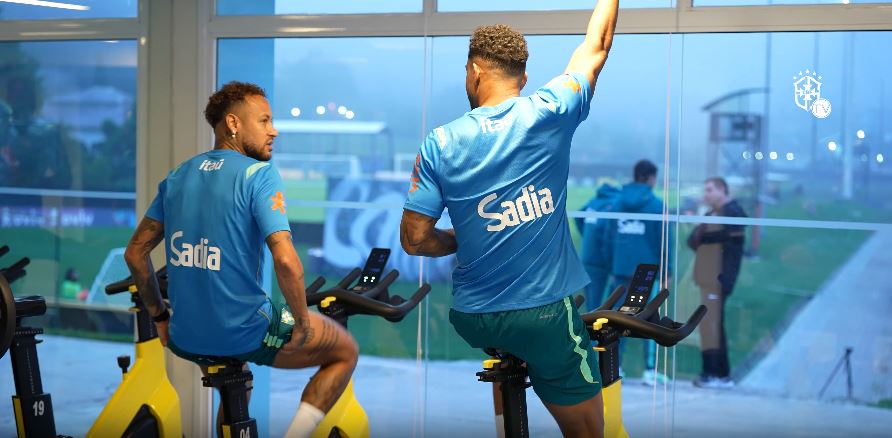 Neymar treinou separado do elenco (Foto: Reprodução/CBF TV)