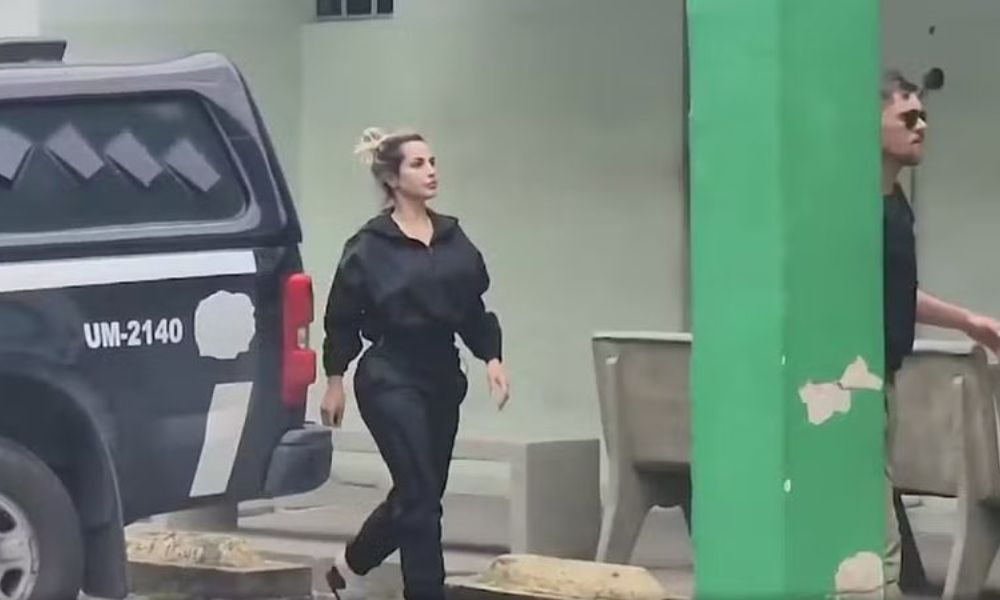 Deolane Bezerra
