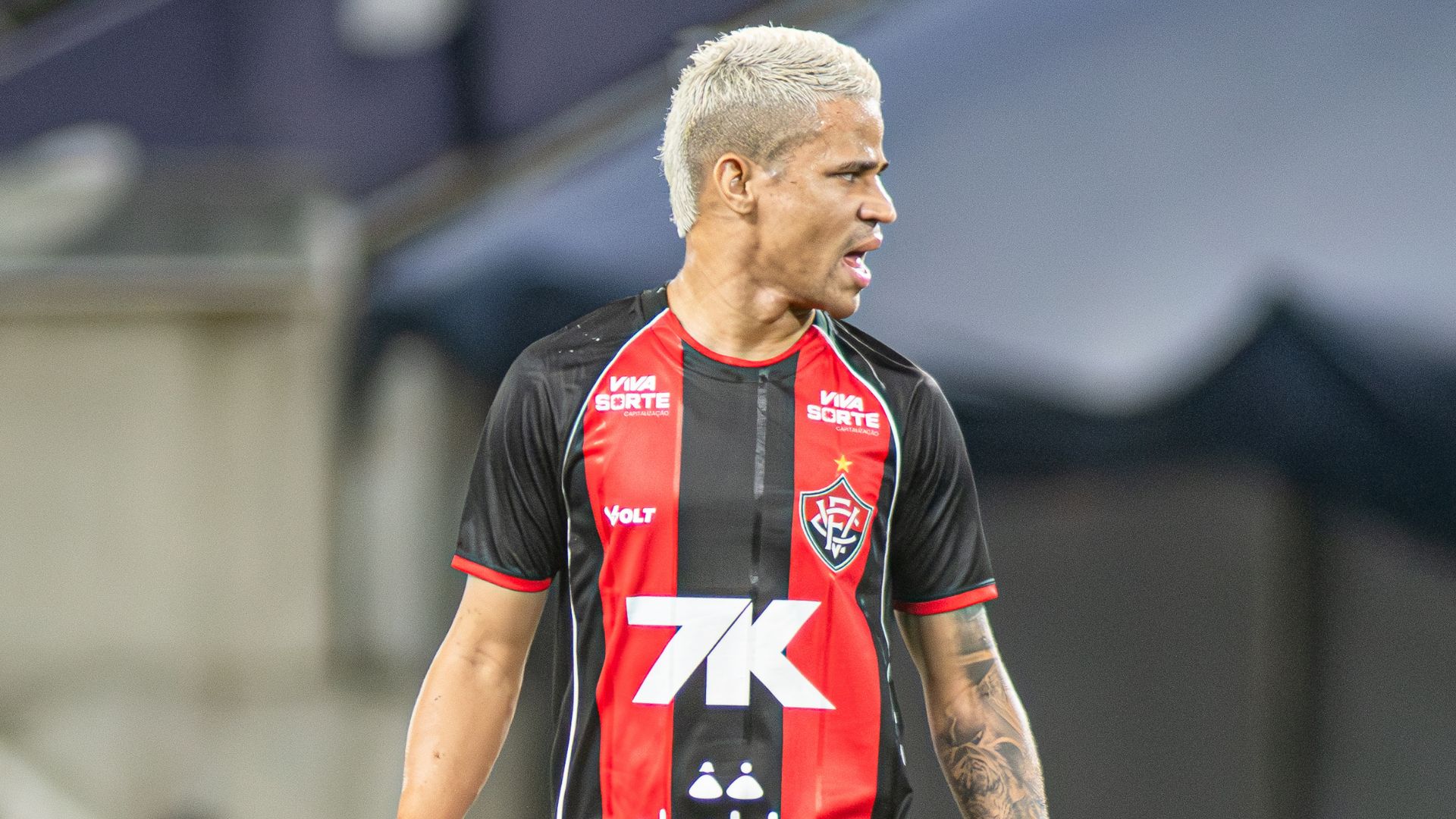 Erick supera craques da Série A, alcança marca inédita na temporada e segue como destaque do Vitória em 2026
