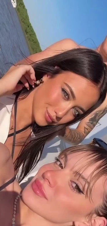 Sasha Ferro em festa com Florencia Regidor e jogadores argentinos