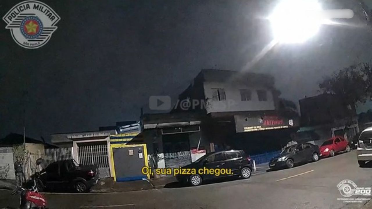 Vítima de violência doméstica finge fazer pedido de pizza para chamar a polícia; ouça áudio