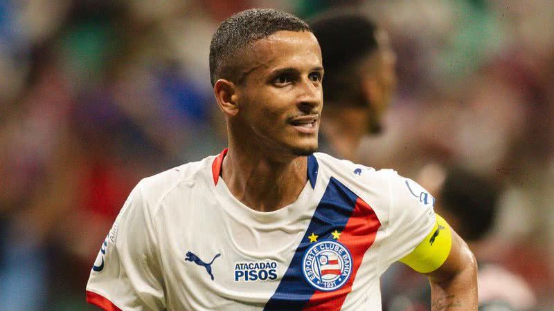 Jean Lucas com as cores do Esporte Clube Bahia - Foto: