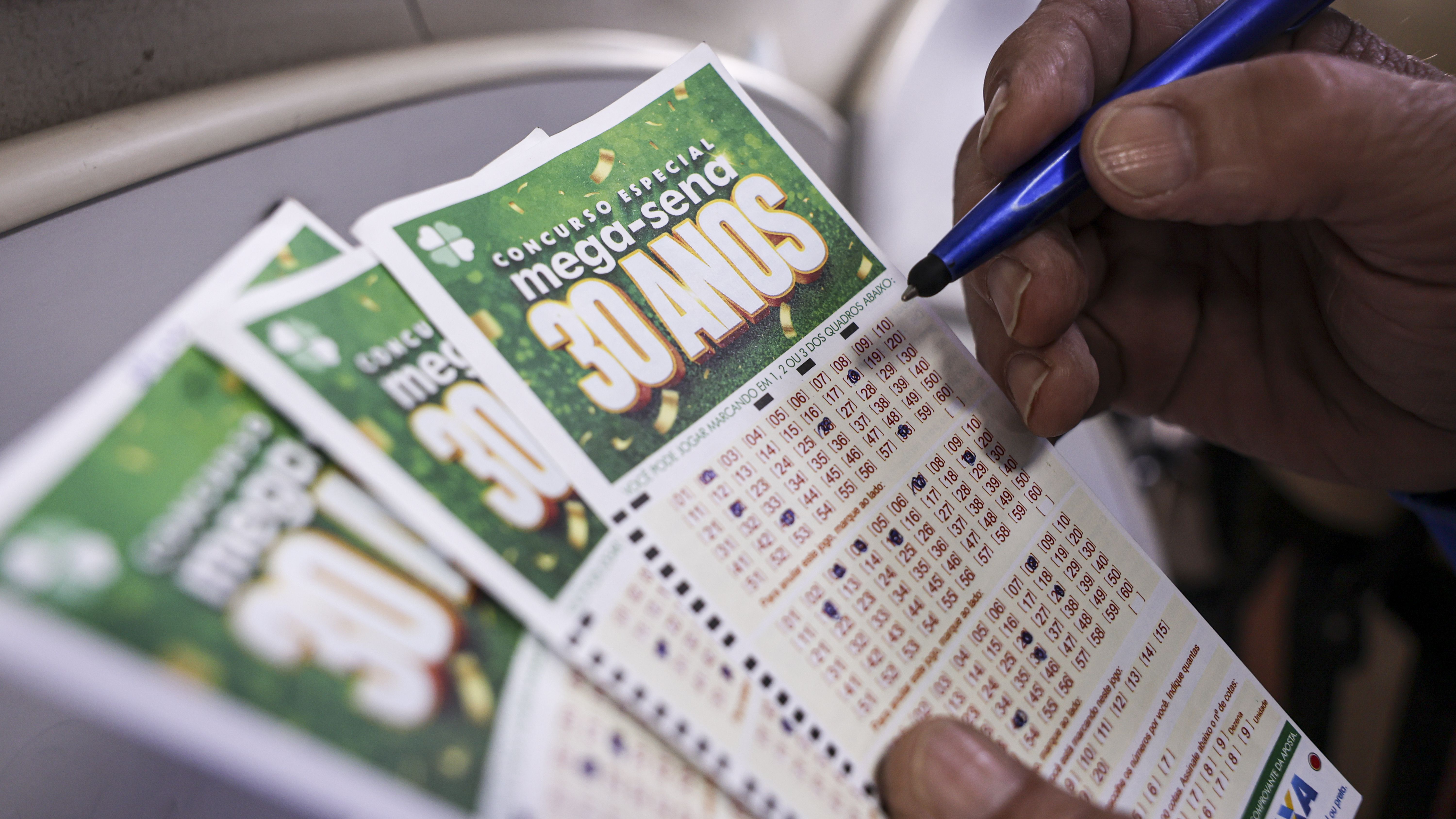 Especial de 30 Anos: Mega-sena deve pagar R$ 320 milhões; veja como participar