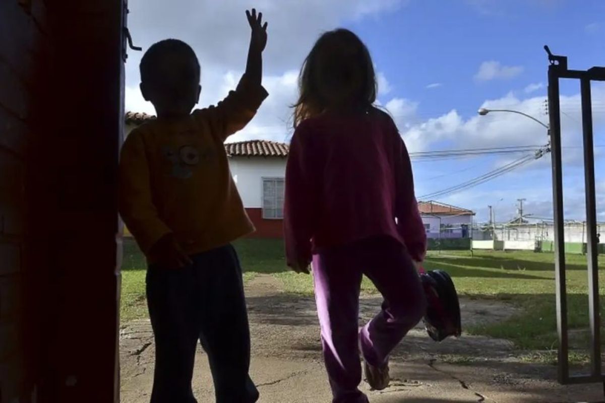 Órfãos do feminicídio passam a receber pensão do INSS